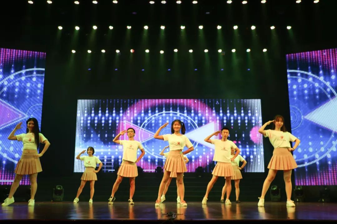 1542727749962065879.jpg 9创意歌舞:C位毕业.jpg